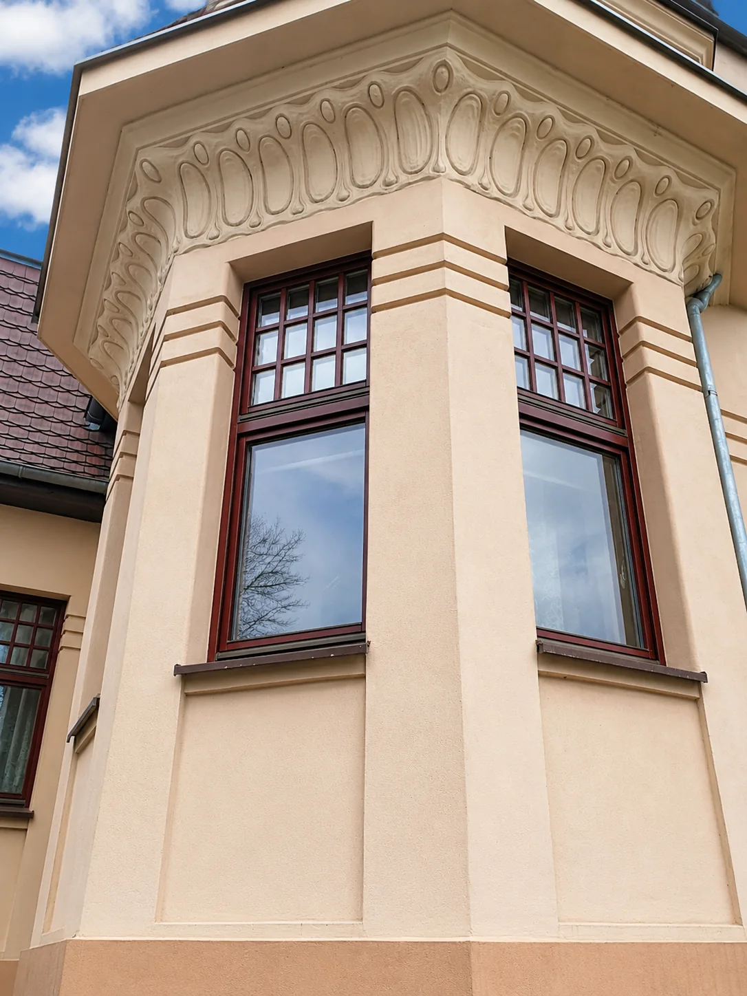 Drewniane okna w zabytkowej willi w Bydgoszczy – realizacja CARPENTER